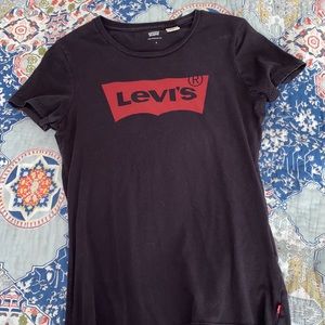 levi’s tee